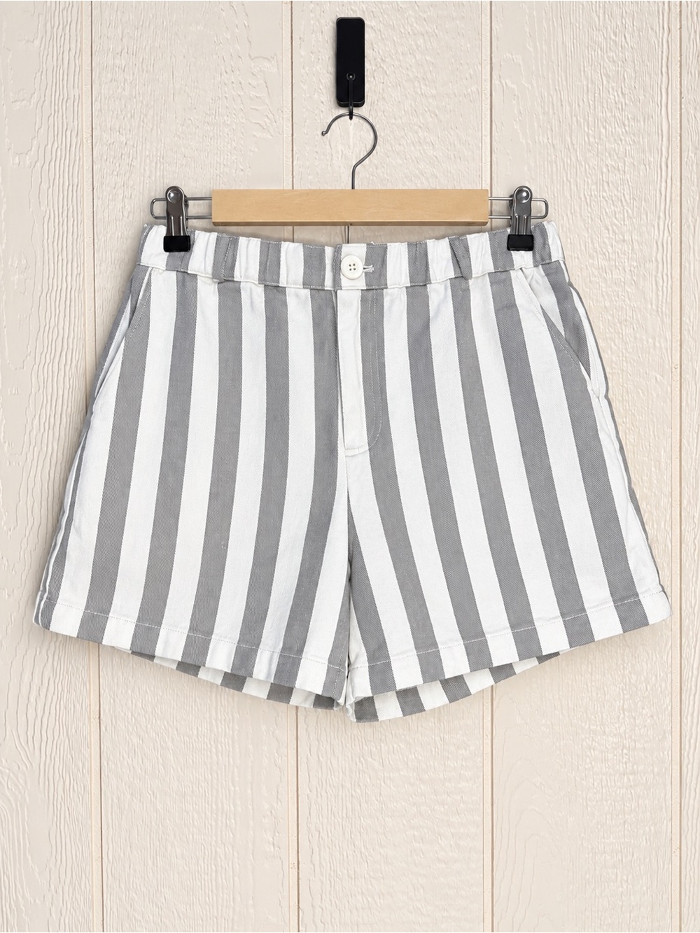 Le Lis Gray White Vertical Stripe Shorts Medium M Coastal Summer